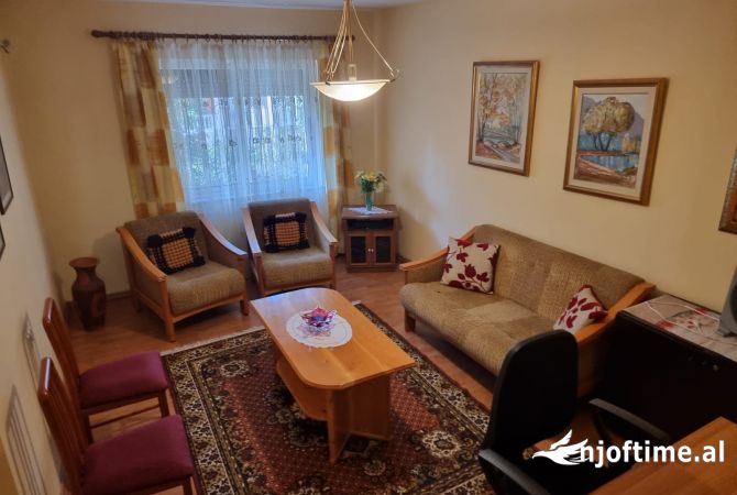 Ambient biznesi me qera 3+1 ne Tirane - 200 Euro