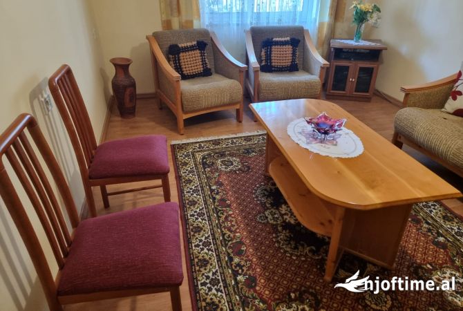 Ambient biznesi me qera 3+1 ne Tirane - 200 Euro