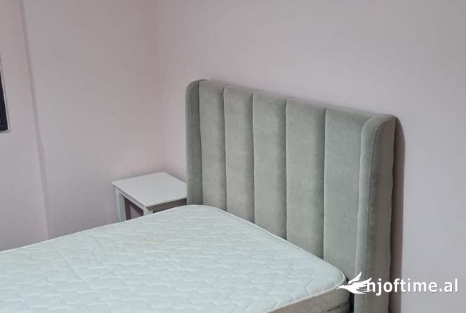 Shtepi ne shitje Apartament ne Tirane, 2+1, Mobilimi E mobiluar, Pagesa 156,000  Euro.
