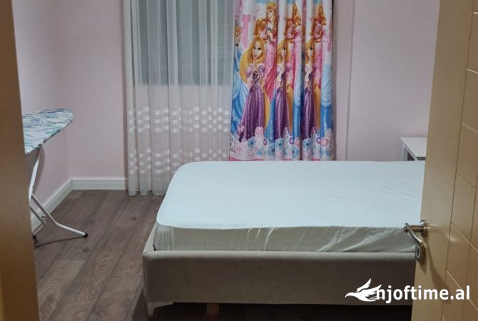 Shtepi ne shitje Apartament ne Tirane, 2+1, Mobilimi E mobiluar, Pagesa 156,000  Euro.