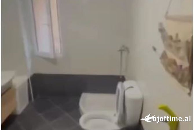 Shtepi me qera Apartament ne Tirane, 2+1, Mobilimi E mobiluar, Pagesa 850  Euro.