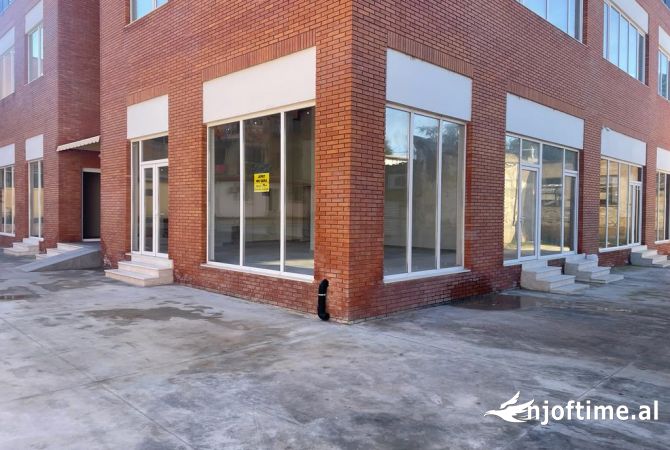 Jepet  Ambjent Biznesi me Qera tek  Rruga E Dibres