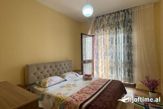 Shtepi ne shitje Apartament ne Tirane, 1+1, Mobilimi E mobiluar, Pagesa 156,000  Euro.