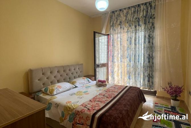 Shtepi ne shitje Apartament ne Tirane, 1+1, Mobilimi E mobiluar, Pagesa 156,000  Euro.