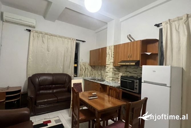 Shtepi me qera Apartament ne Tirane, 1+1, Mobilimi E mobiluar, Pagesa 500  Euro.