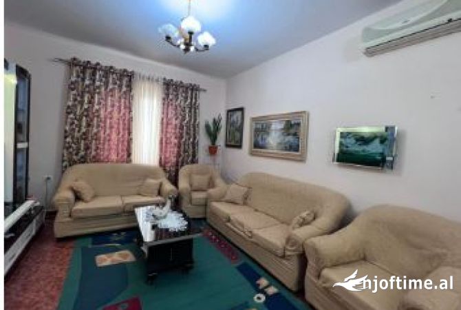 Shtepi me qera Shtepi Private ne Tirane, 2+1, Mobilimi E mobiluar, Pagesa 420  Euro.