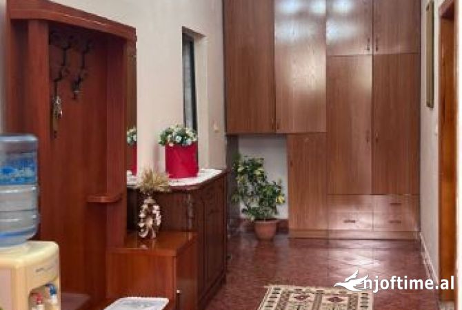 Shtepi me qera Shtepi Private ne Tirane, 2+1, Mobilimi E mobiluar, Pagesa 420  Euro.