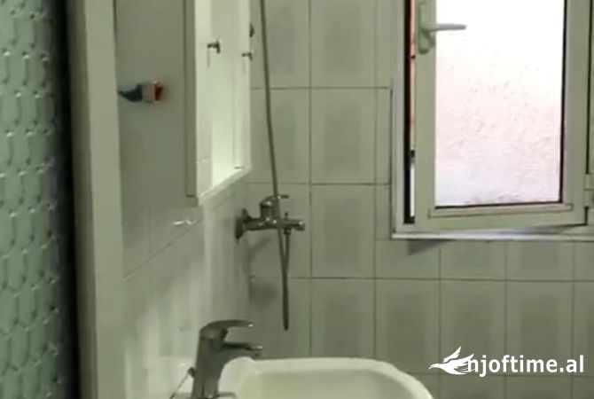 Shtepi me qera Apartament ne Tirane, 3+1, Mobilimi E mobiluar, Pagesa 530  Euro.