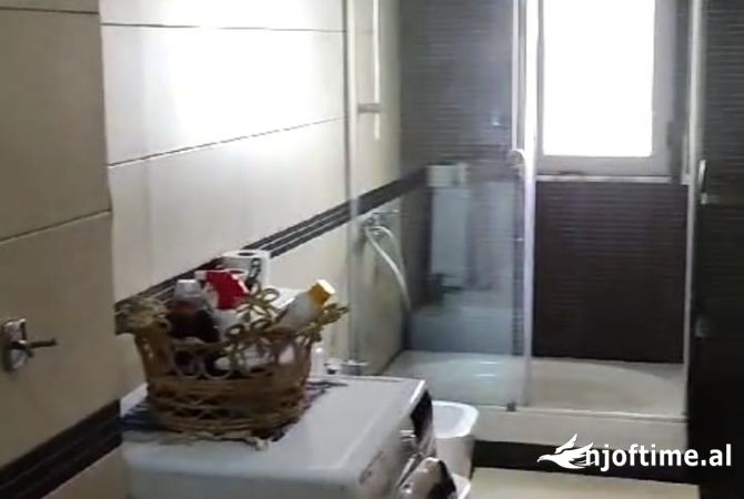 Shtepi me qera Apartament ne Tirane, 2+1, Mobilimi E mobiluar, Pagesa 900  Euro.