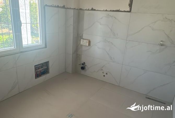 Shtepi me qera Shtepi Private ne Tirane, 2+1, Mobilimi Bosh, pa mobiluar, Pagesa 350  Euro.