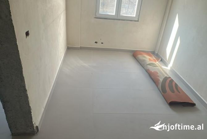 Shtepi me qera Shtepi Private ne Tirane, 2+1, Mobilimi Bosh, pa mobiluar, Pagesa 350  Euro.