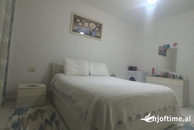 Shtepi ne shitje Apartament ne Tirane, 2+1, Mobilimi E mobiluar, Pagesa 110,000  Euro.