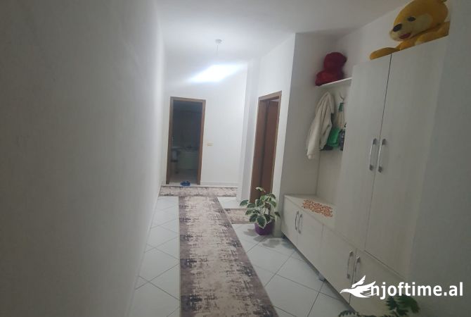 Shtepi ne shitje Apartament ne Tirane, 2+1, Mobilimi E mobiluar, Pagesa 110,000  Euro.