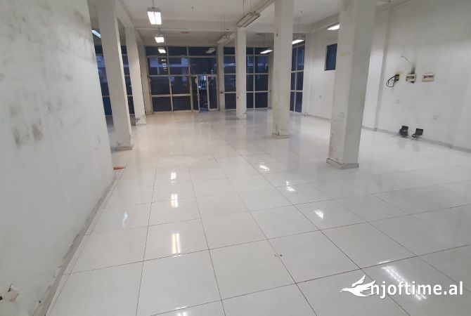 🔥Jepet Super Ambjent me Qera  Per  Biznes  ne Bulevardin Blu,  Qender ne Kamez.