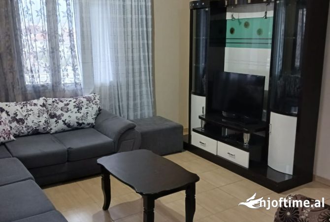 Shtepi me qera 4+1 ne Tirane - 500 Euro