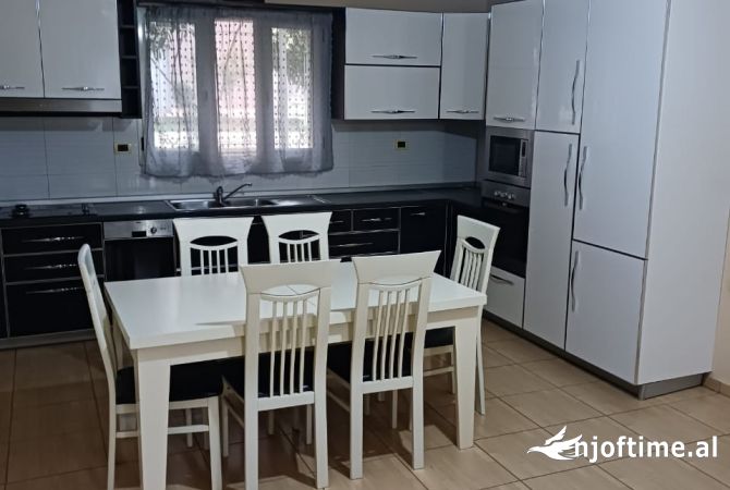 Shtepi me qera 4+1 ne Tirane - 500 Euro