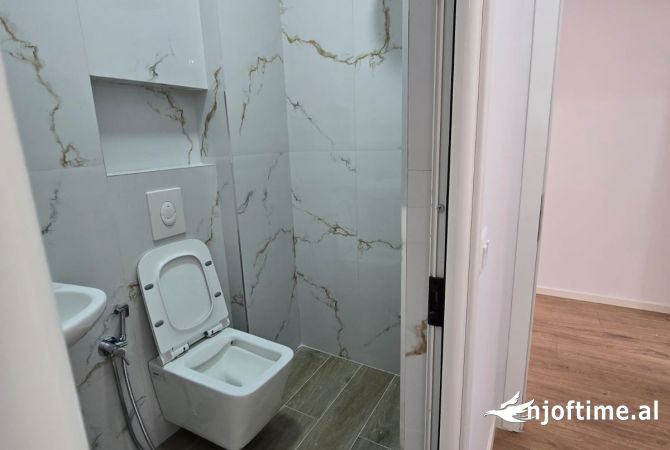 Shtepi ne shitje Apartament ne Tirane, 2+1, Mobilimi Bosh, pa mobiluar, Pagesa 210,000  Euro.