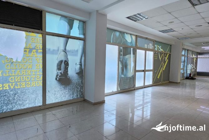 Ambient biznesi me qera 3+1 ne Tirane - 320,000 Leke