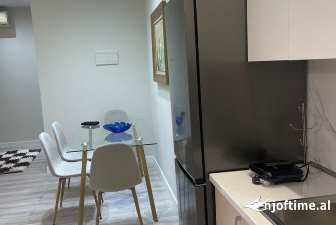 Shtepi me qera Apartament ne Tirane, 1+1, Mobilimi E mobiluar, Pagesa 1,000  Euro.