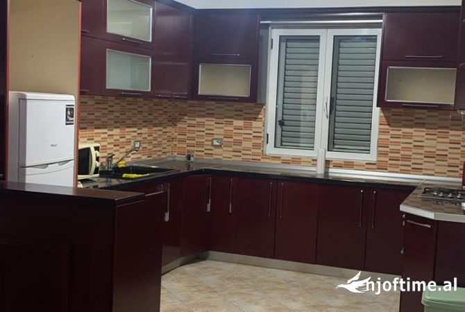 Shtepi me qera Apartament ne Tirane, 2+1, Mobilimi E mobiluar, Pagesa 500  Euro.