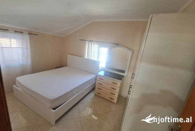 Shtepi me qera Shtepi Private ne Tirane, 2+1, Mobilimi E mobiluar, Pagesa 450  Euro.