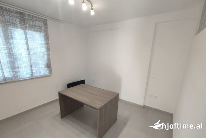 Ambient biznesi me qera 3+1 ne Tirane - 700 Euro