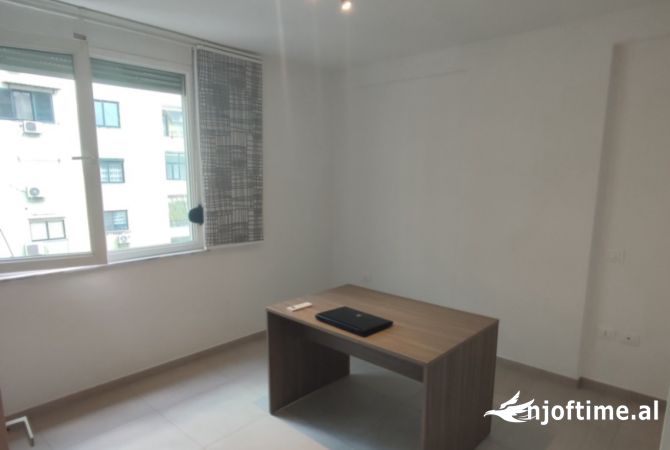Ambient biznesi me qera 3+1 ne Tirane - 700 Euro