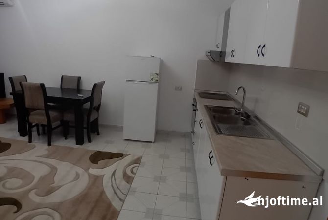 Shtepi me qera Apartament ne Tirane, 1+1, Mobilimi E mobiluar, Pagesa 420  Euro.