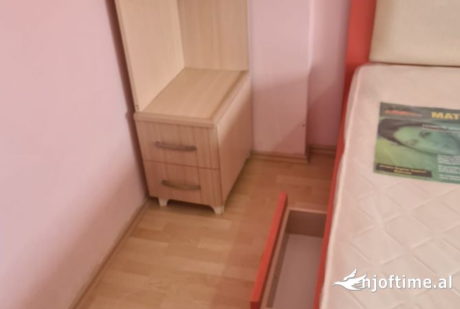 Shtepi me qera Apartament ne Tirane, 2+1, Mobilimi E mobiluar, Pagesa 700  Euro.