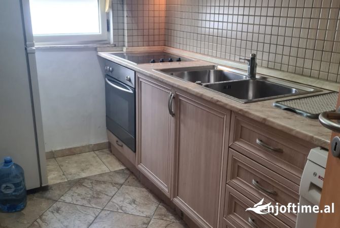 Shtepi me qera Apartament ne Tirane, 2+1, Mobilimi E mobiluar, Pagesa 700  Euro.