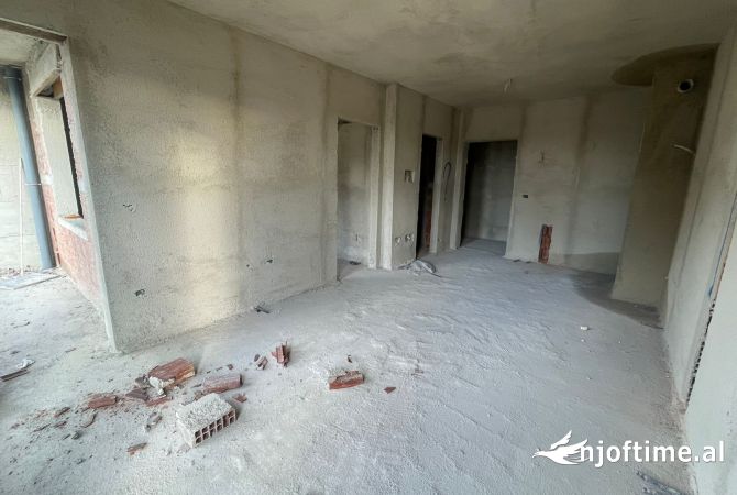 Shtepi ne shitje Apartament ne Tirane, 1+1, Mobilimi Bosh, pa mobiluar, Pagesa 68,976  Euro.