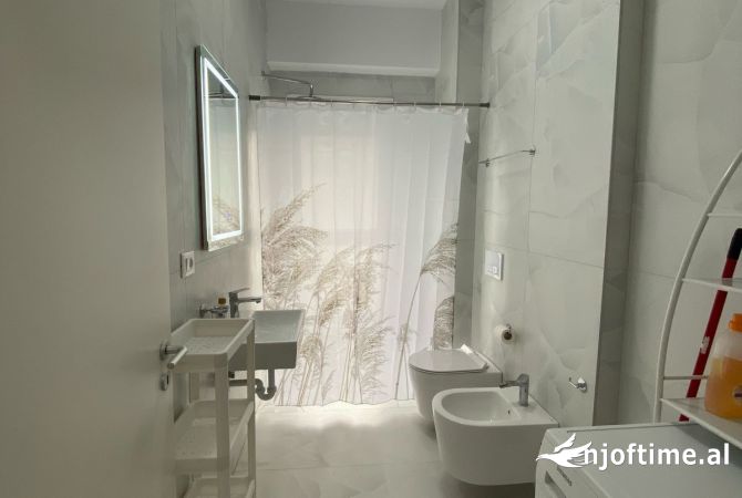 Shtepi me qera Apartament ne Tirane, 1+1, Mobilimi E mobiluar, Pagesa 400  Euro.