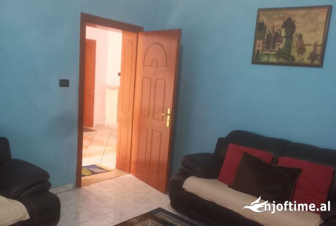 Shtepi me qera Shtepi Private ne Tirane, 3+1, Mobilimi E mobiluar, Pagesa 450  Euro.