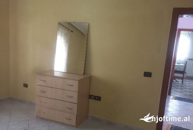 Shtepi me qera Shtepi Private ne Tirane, 3+1, Mobilimi E mobiluar, Pagesa 450  Euro.