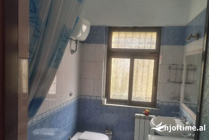 Shtepi me qera Shtepi Private ne Tirane, 3+1, Mobilimi E mobiluar, Pagesa 450  Euro.