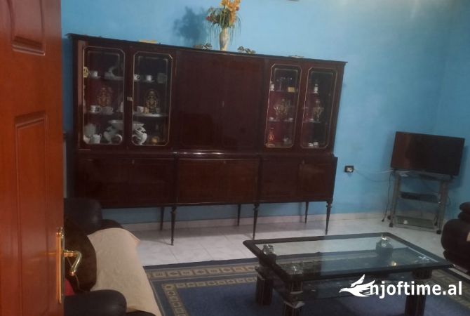 Shtepi me qera Shtepi Private ne Tirane, 3+1, Mobilimi E mobiluar, Pagesa 450  Euro.