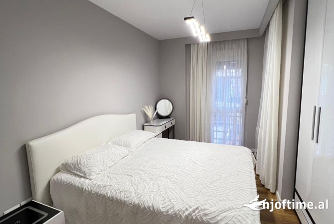 Shtepi ne shitje Apartament ne Tirane, 1+1, Mobilimi E mobiluar, Pagesa 250,000  Euro.