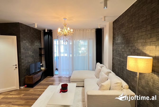 Shtepi ne shitje Apartament ne Tirane, 1+1, Mobilimi E mobiluar, Pagesa 250,000  Euro.