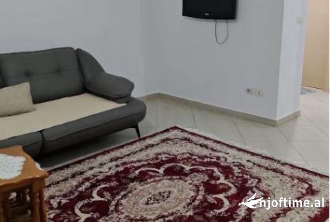 Shtepi me qera Apartament ne Tirane, 1+1, Mobilimi E mobiluar, Pagesa 400  Euro.