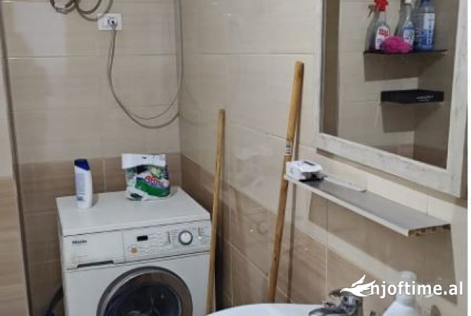 Shtepi me qera Apartament ne Tirane, 1+1, Mobilimi E mobiluar, Pagesa 400  Euro.
