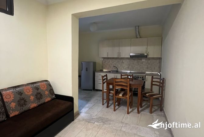 Shtepi me qera 1+1 ne Tirane - 400 Euro