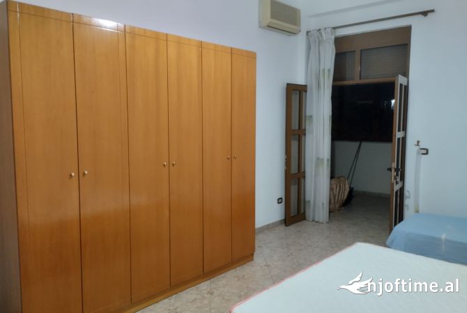 Shtepi me qera Shtepi Private ne Tirane, 3+1, Mobilimi Pjeserisht e mobiluar, Pagesa 600  Euro.