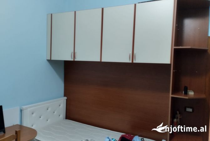 Shtepi me qera Shtepi Private ne Tirane, 3+1, Mobilimi Pjeserisht e mobiluar, Pagesa 600  Euro.