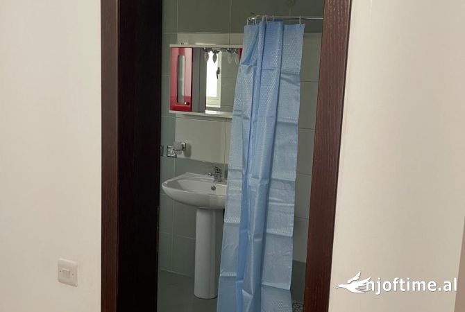 Shtepi me qera Shtepi Private ne Tirane, 2+1, Mobilimi E mobiluar, Pagesa 500  Euro.