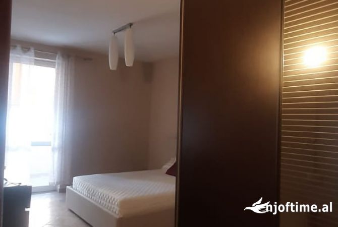 Shtepi me qera Apartament ne Tirane, 2+1, Mobilimi E mobiluar, Pagesa 650  Euro.