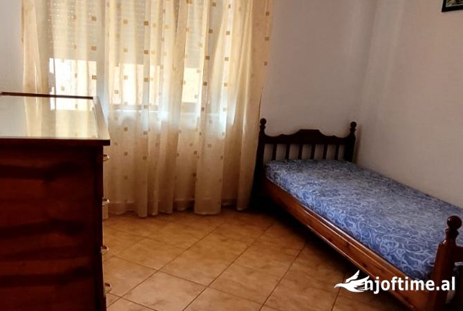 Shtepi me qera Apartament ne Tirane, 3+1, Mobilimi E mobiluar, Pagesa 550  Euro.