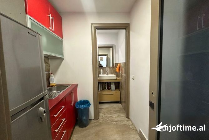 Ambient biznesi me qera 3+1 ne Tirane - 1,200 Euro