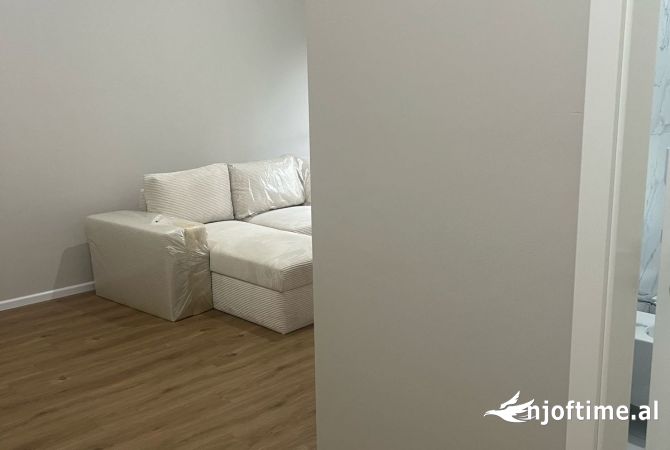 Shtepi ne shitje Apartament ne Tirane, 2+1, Mobilimi Bosh, pa mobiluar, Pagesa 95,000  Euro.