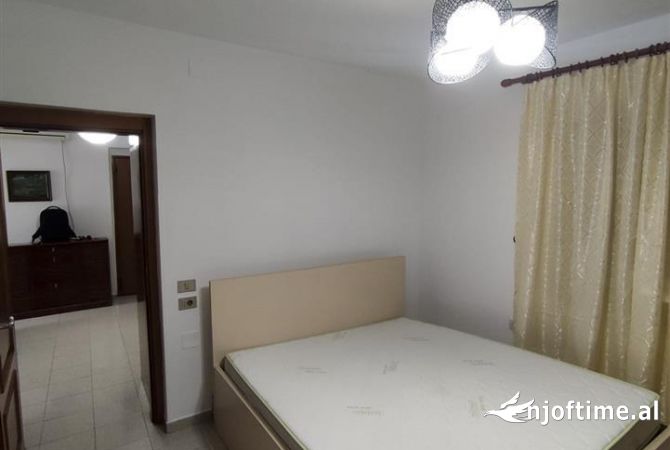 Shtepi me qera Apartament ne Tirane, 2+1, Mobilimi E mobiluar, Pagesa 700  Euro.