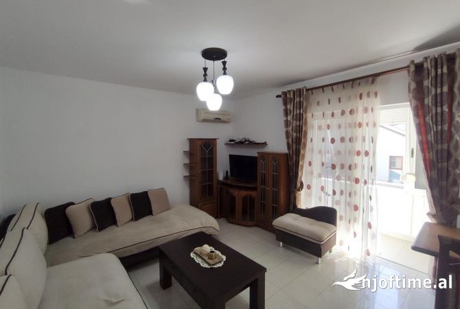 Shtepi me qera 2+1 ne Tirane - 700 Euro